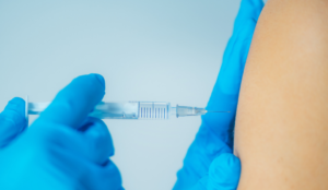 Leia mais sobre o artigo Quem tem Mieloma Múltiplo ou Esclerose Múltipla pode tomar a vacina contra a Covid-19?