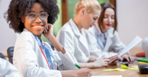 Leia mais sobre o artigo Educação de pacientes e profissionais da saúde: recursos e ferramentas da Binding Site Brasil