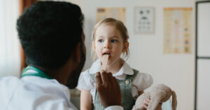 Leia mais sobre o artigo Crianças com infecções frequentes: quando suspeitar de Erros Inatos da Imunidade (EII)?